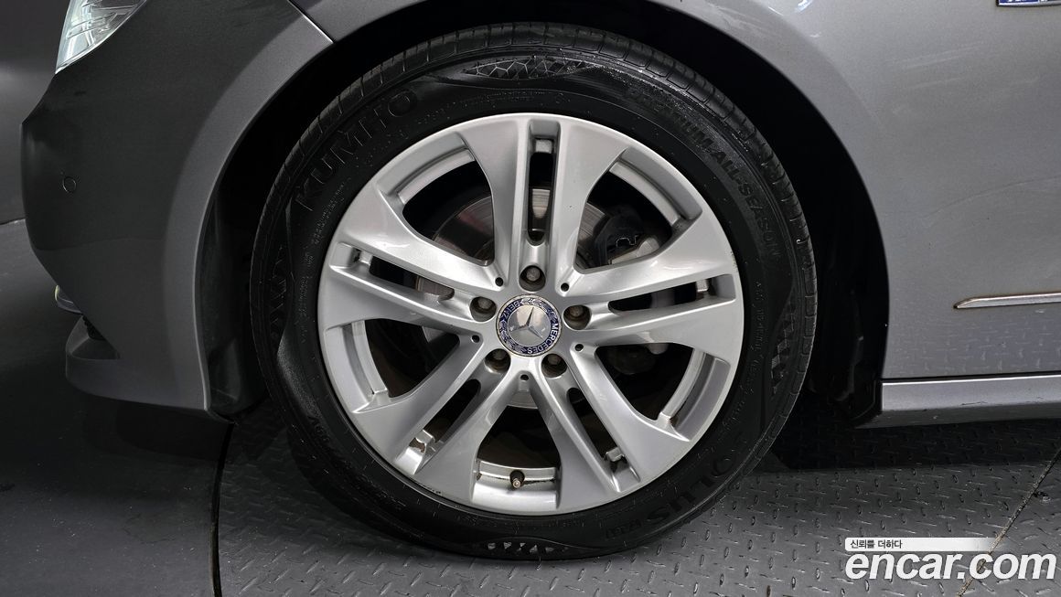 Mercedes-Benz E-Class 2011