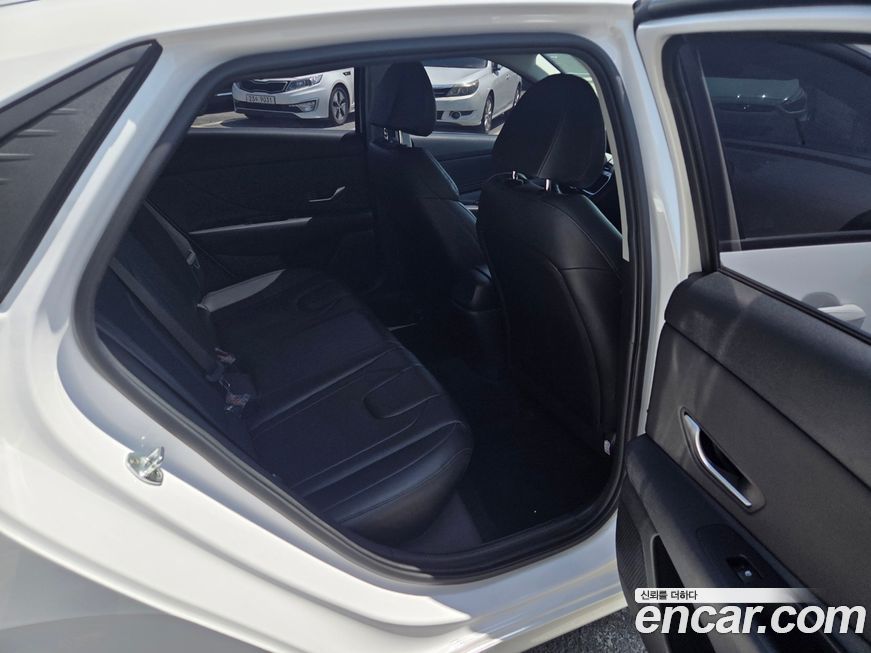 Hyundai AVANTE 2021
