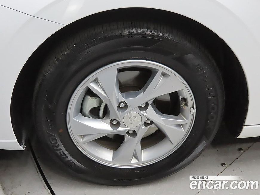 Hyundai AVANTE 2021