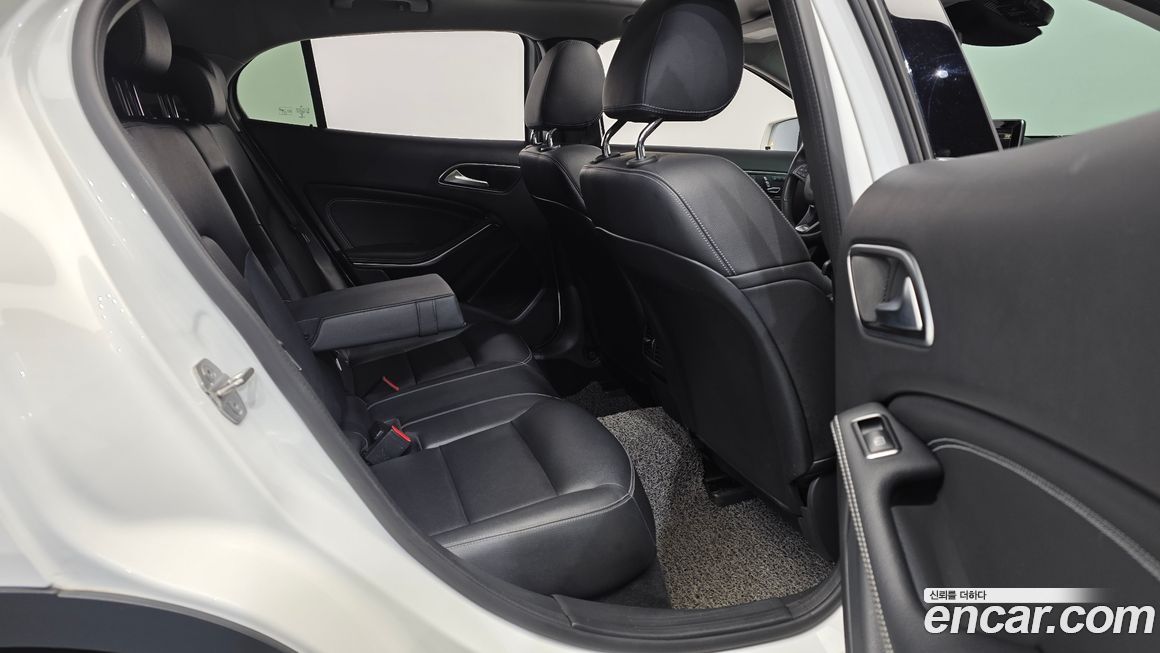 Mercedes-Benz GLA-Class 2019