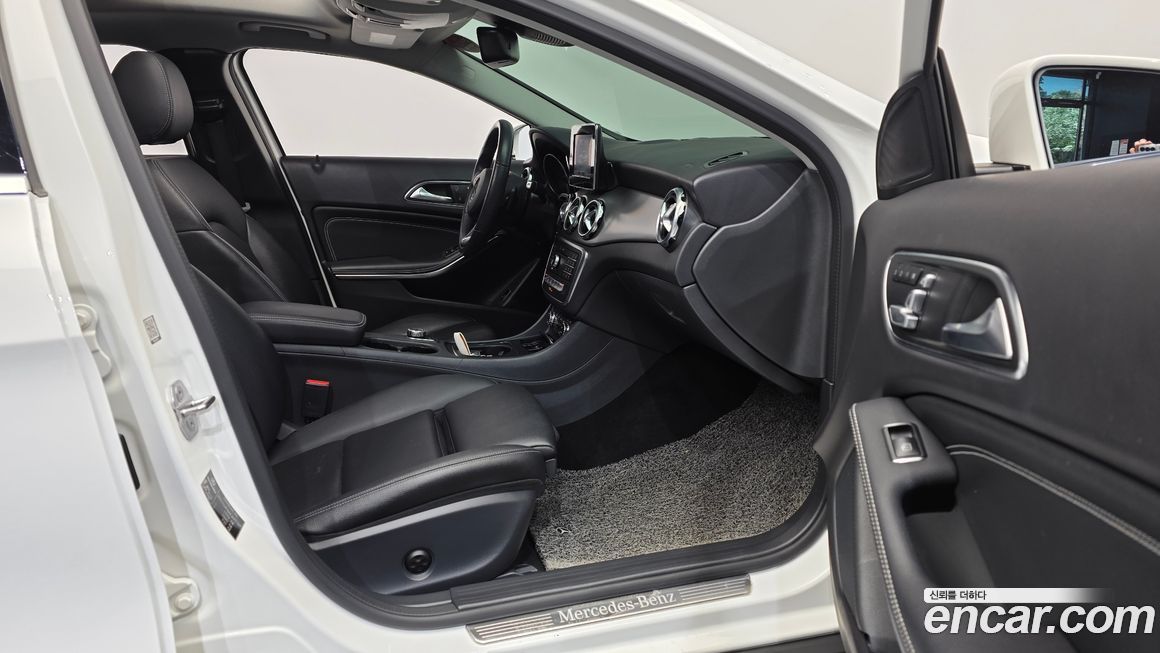 Mercedes-Benz GLA-Class 2019