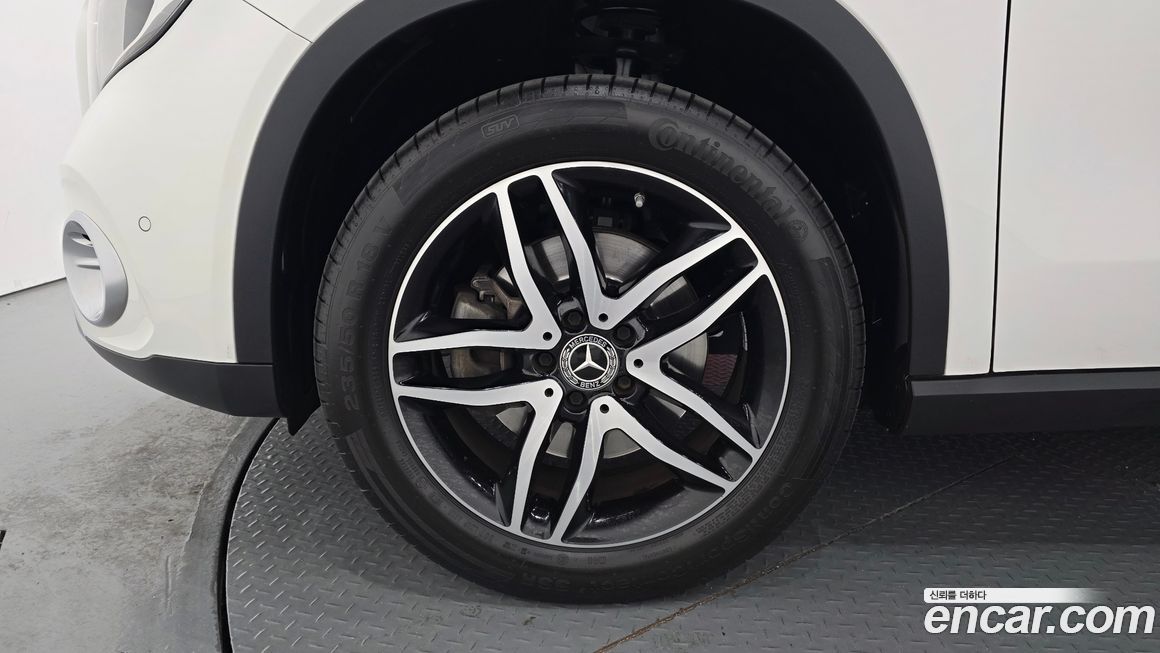 Mercedes-Benz GLA-Class 2019