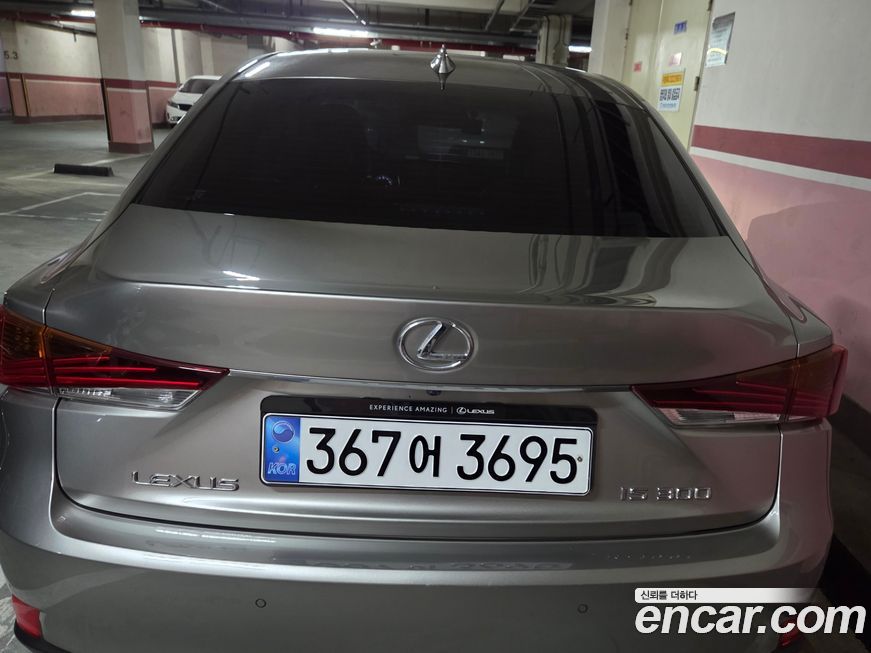 Lexus IS 2019
