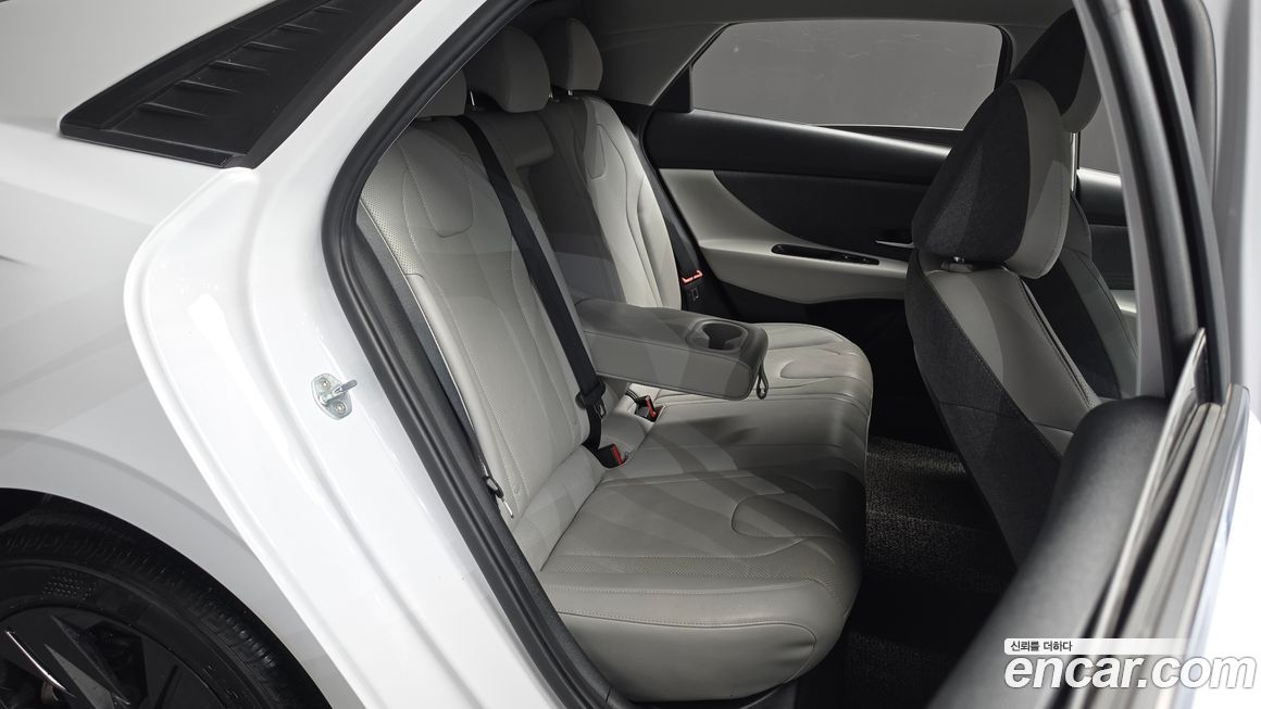 Hyundai AVANTE 2021