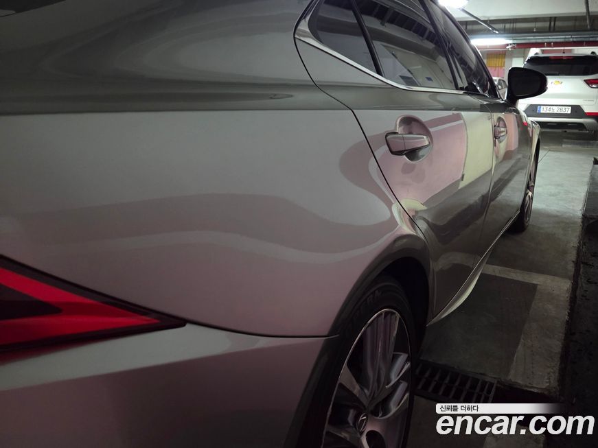 Lexus IS 2019