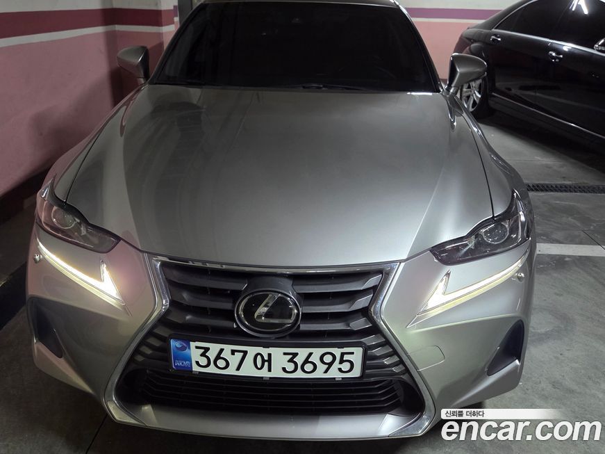 Lexus IS 2019