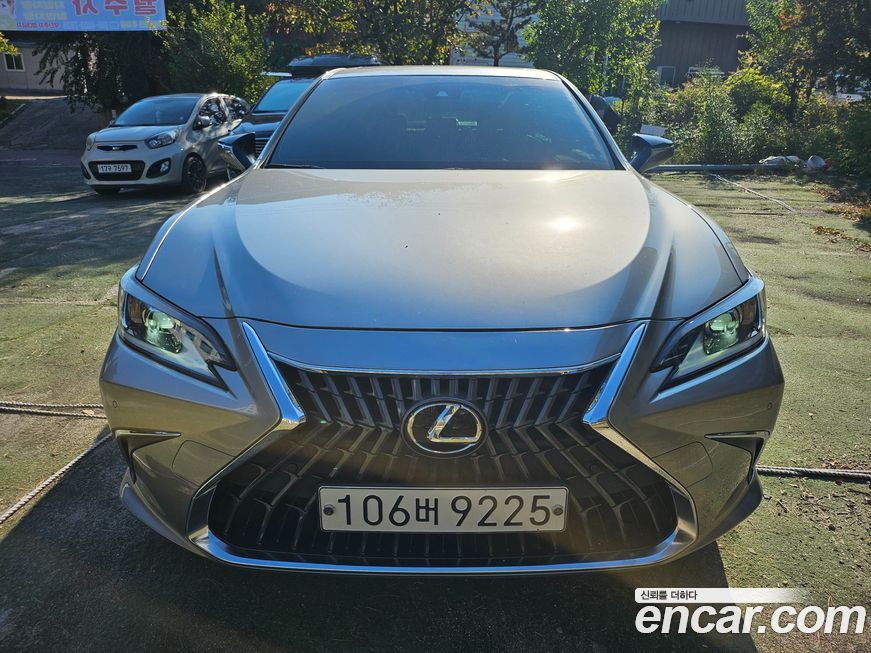 Lexus ES 2023