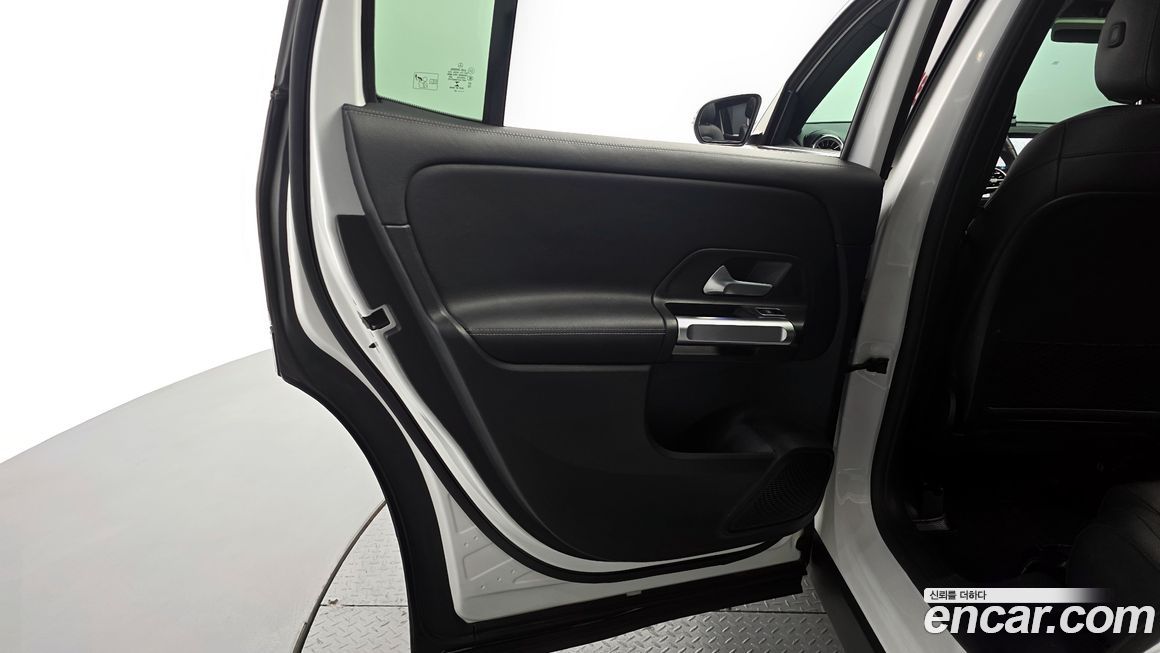 Mercedes-Benz GLB-Class 2021