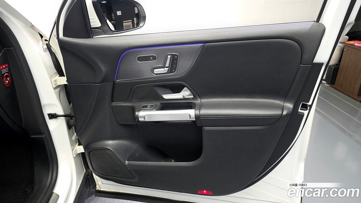 Mercedes-Benz GLB-Class 2021