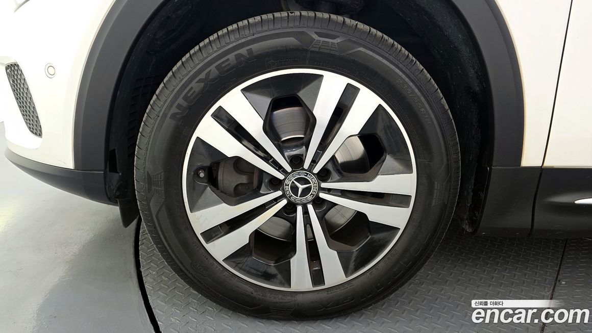 Mercedes-Benz GLB-Class 2021