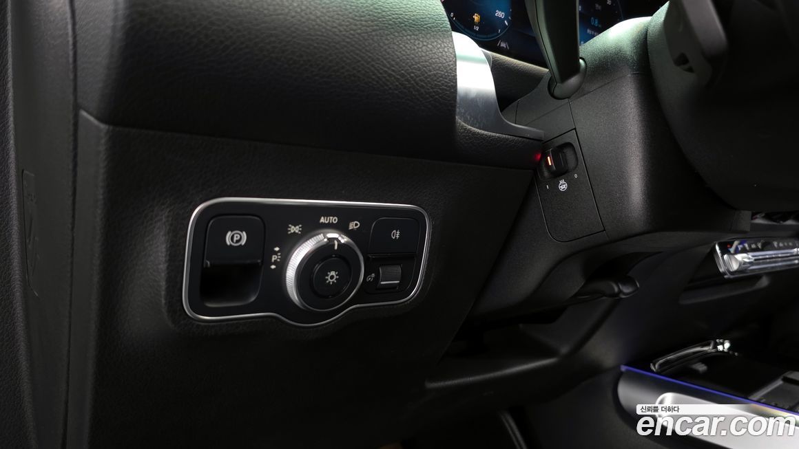 Mercedes-Benz GLB-Class 2021