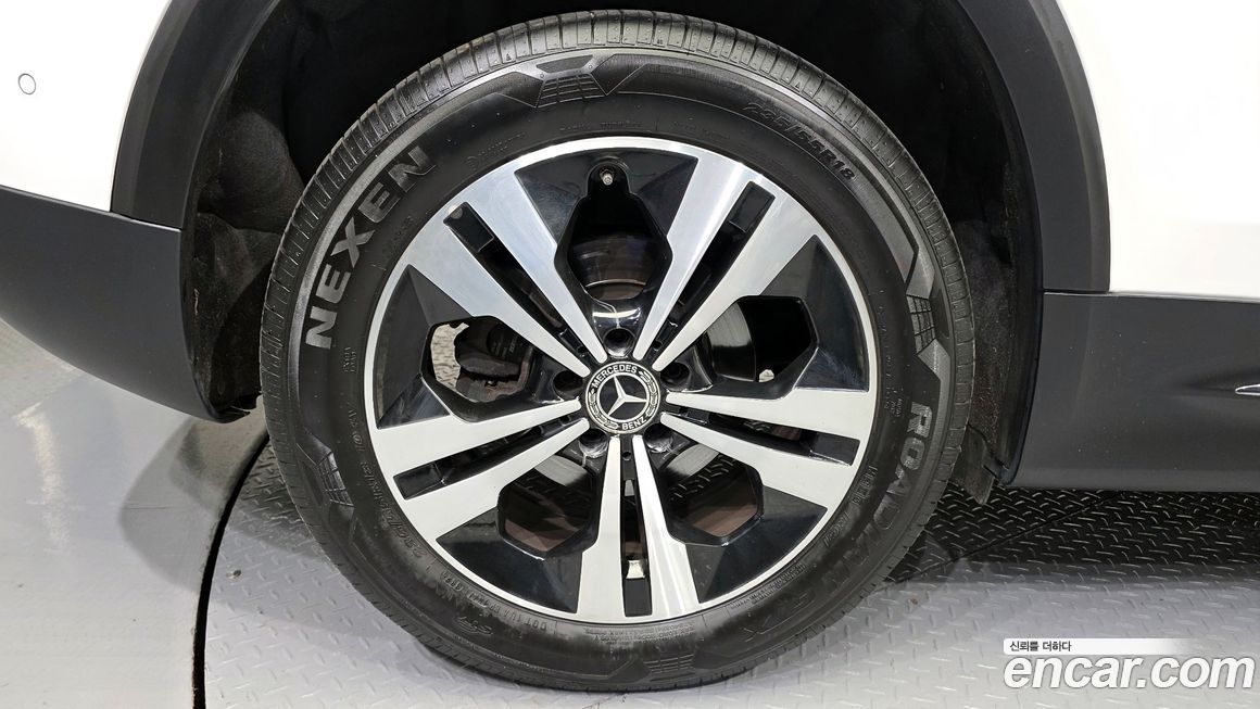 Mercedes-Benz GLB-Class 2021