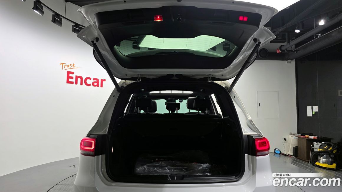 Mercedes-Benz GLB-Class 2021