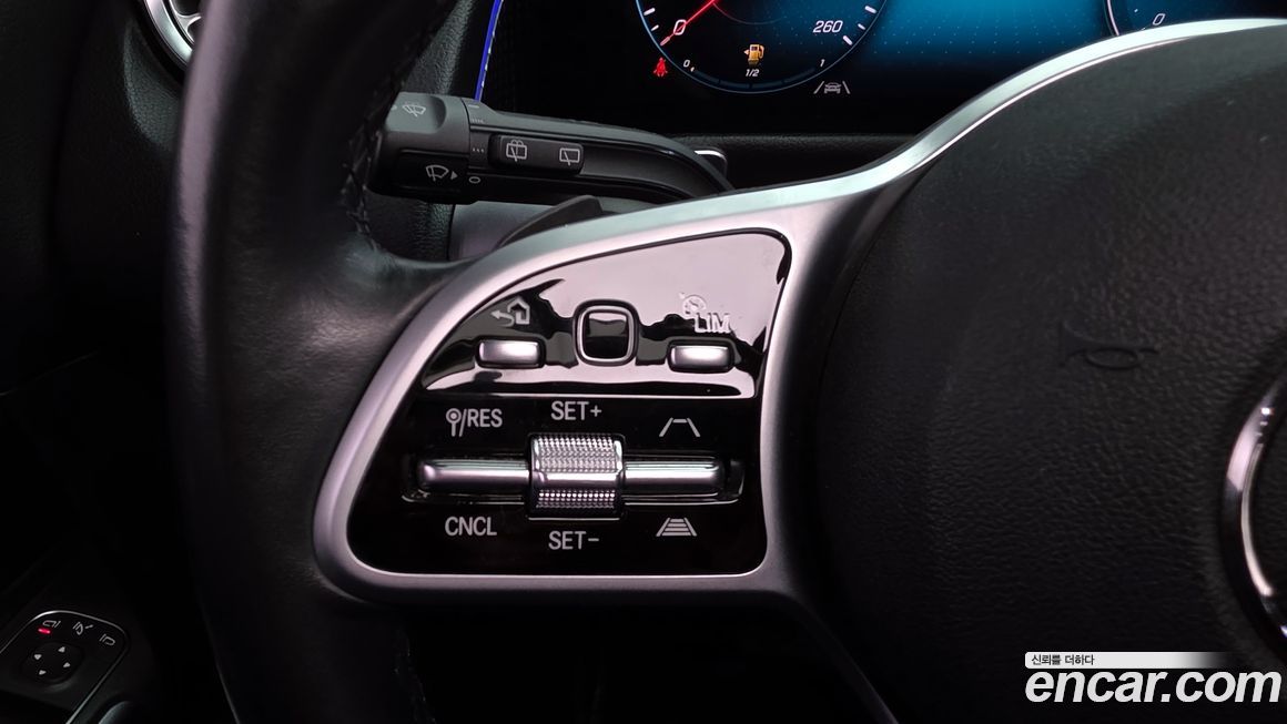 Mercedes-Benz GLB-Class 2021