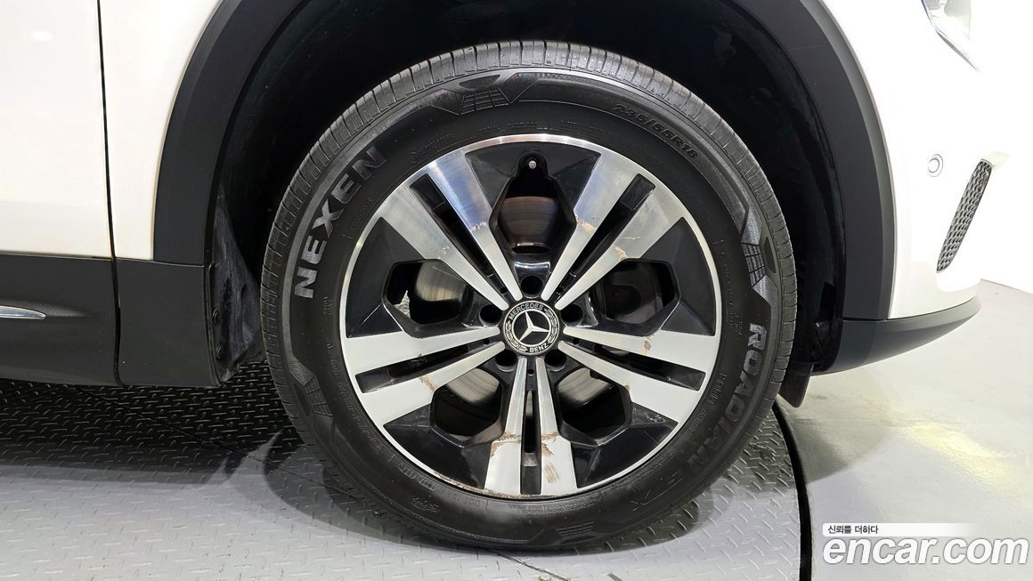 Mercedes-Benz GLB-Class 2021