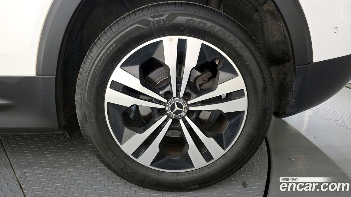 Mercedes-Benz GLB-Class 2021