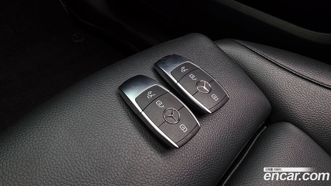 Mercedes-Benz GLB-Class 2021