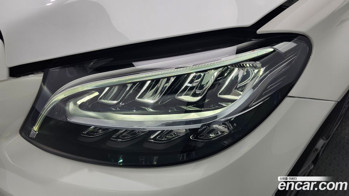 Mercedes-Benz C-Class 2021