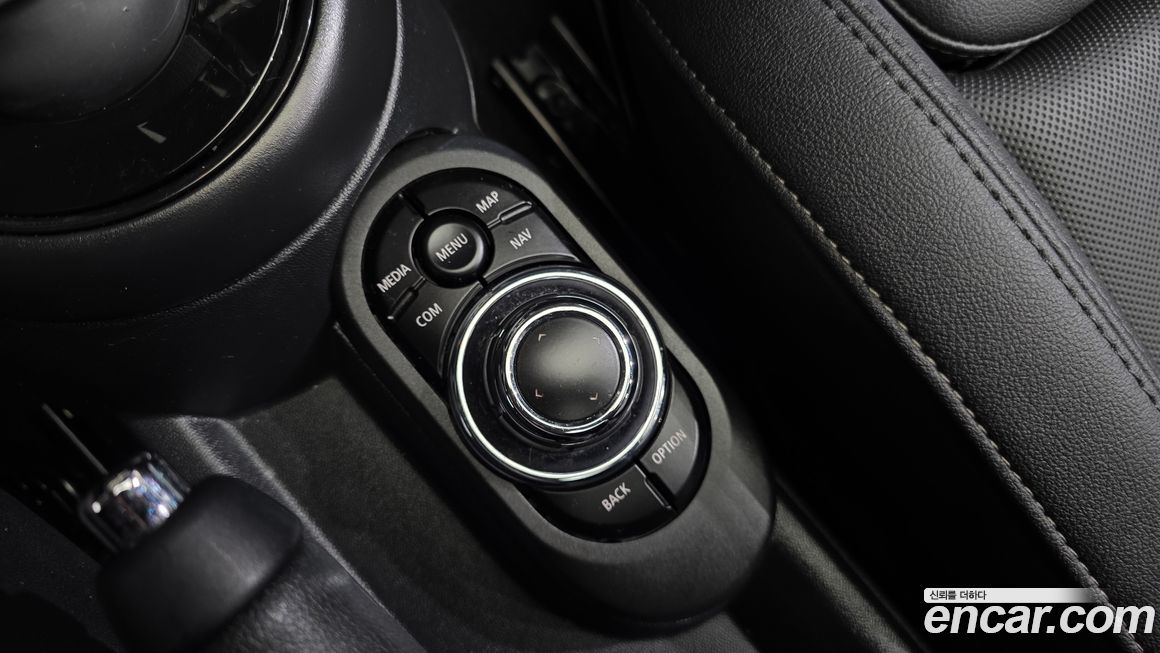 Mini Cooper Convertible 2024