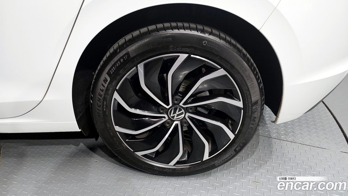 Volkswagen Golf 2024