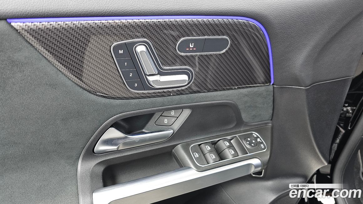 Mercedes-Benz GLB-Class 2021