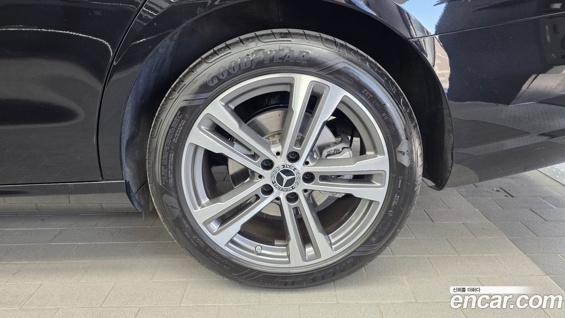 Mercedes-Benz E-Class 2023