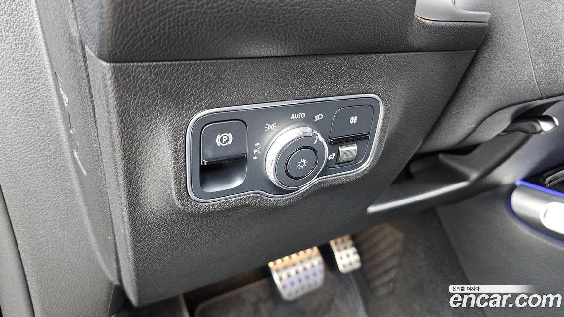 Mercedes-Benz GLB-Class 2021