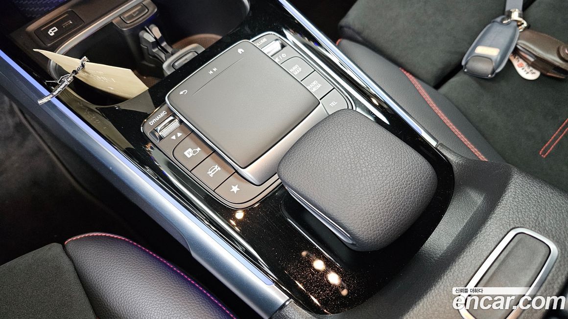 Mercedes-Benz GLB-Class 2021