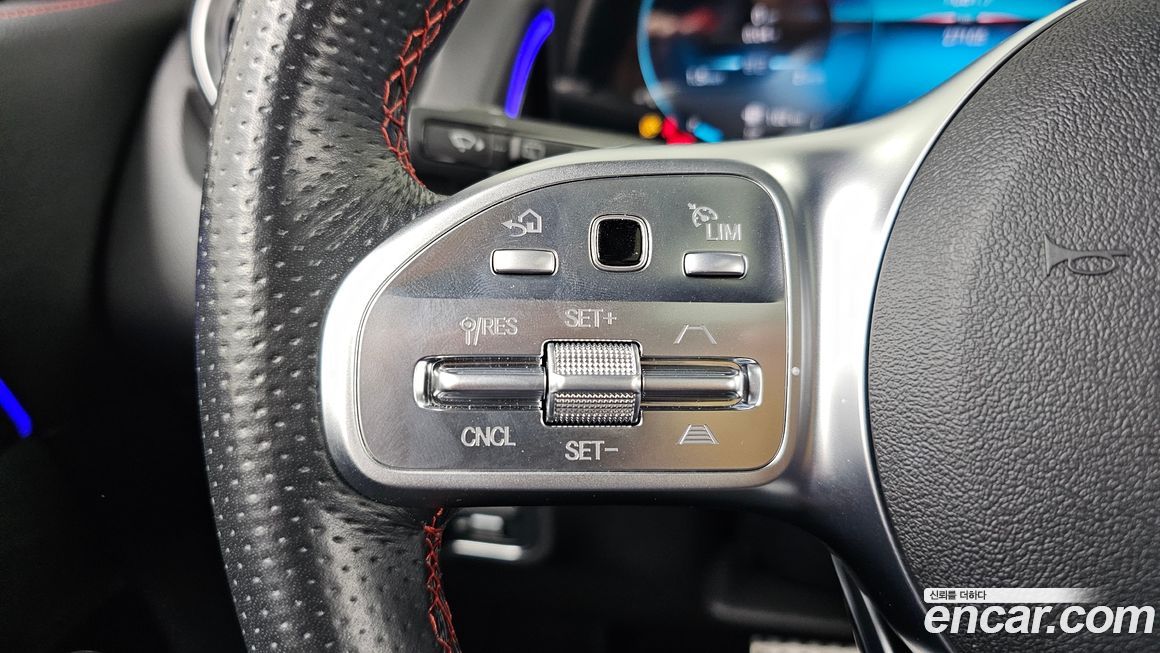 Mercedes-Benz GLB-Class 2021