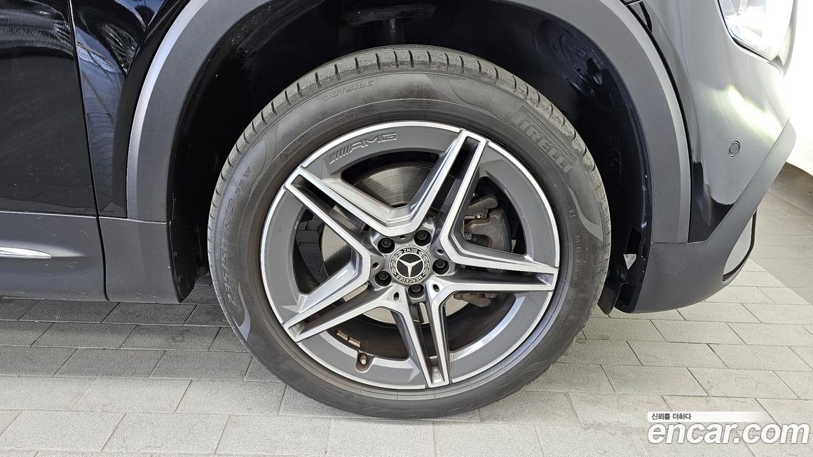 Mercedes-Benz GLB-Class 2021