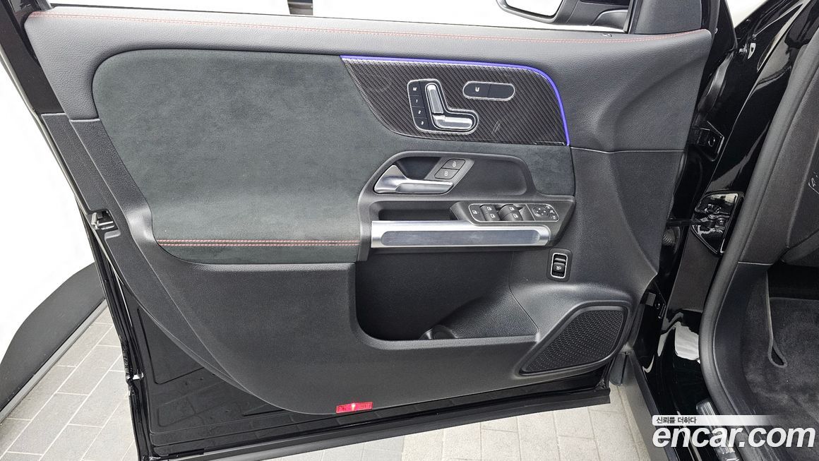 Mercedes-Benz GLB-Class 2021