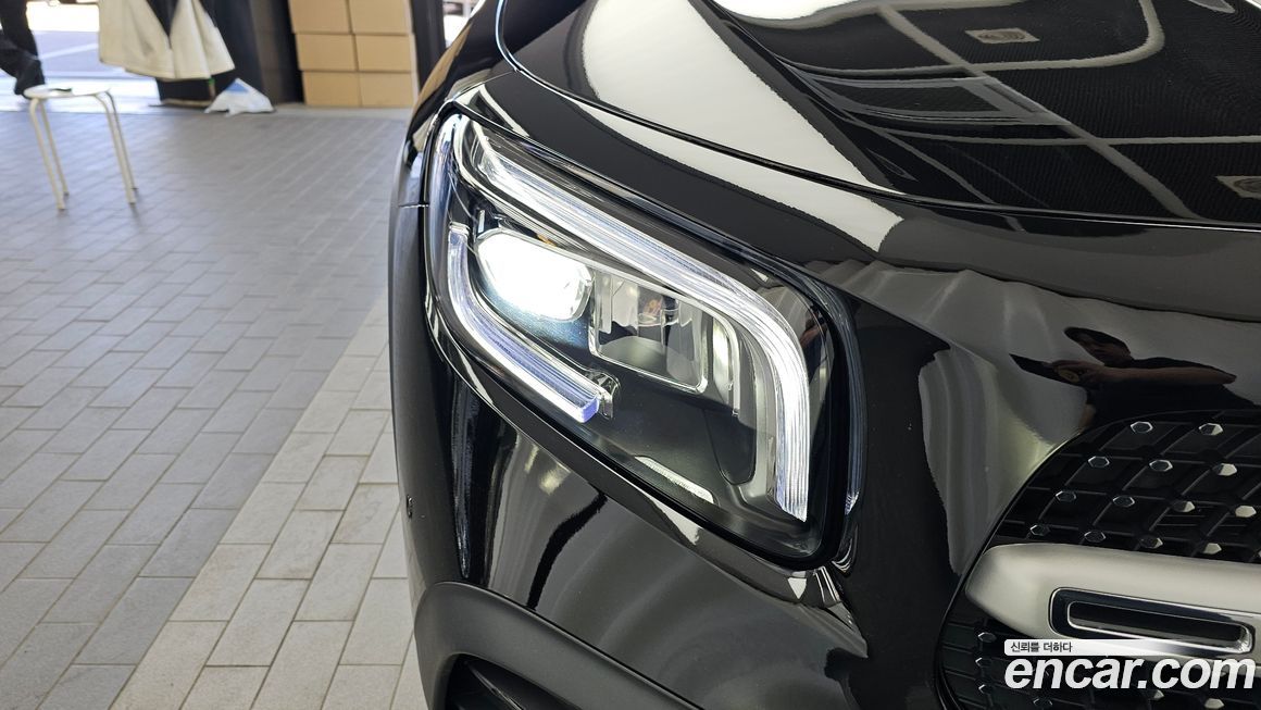 Mercedes-Benz GLB-Class 2021