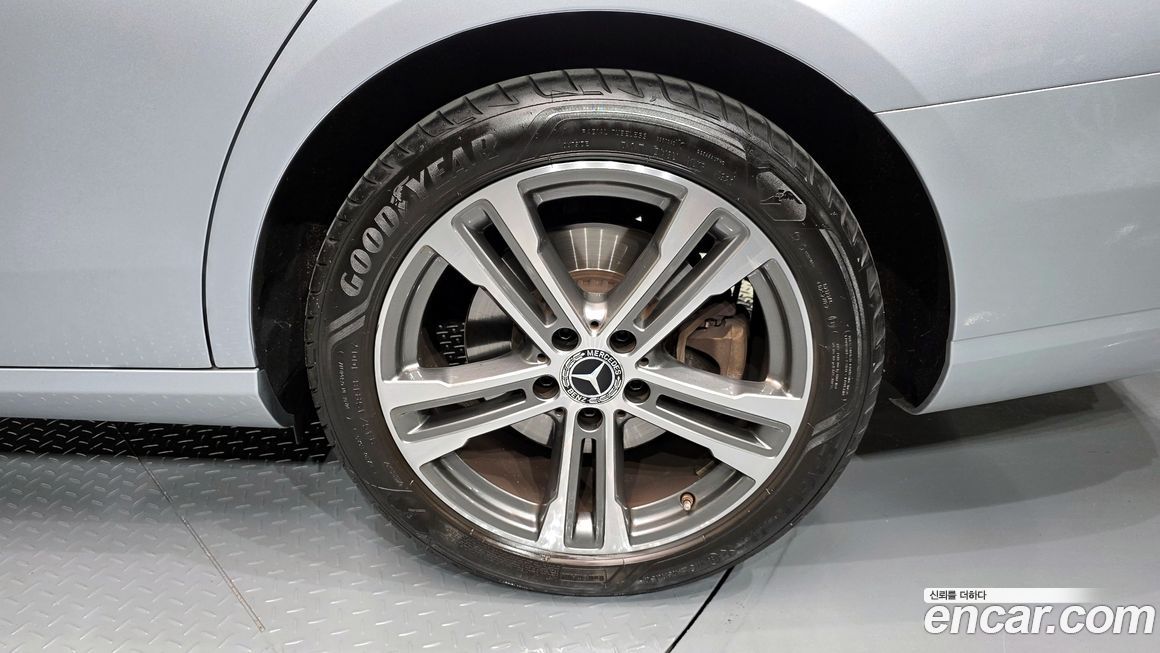 Mercedes-Benz E-Class 2021