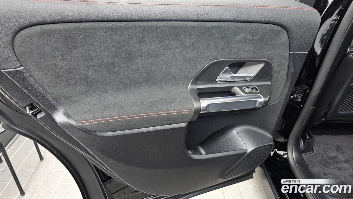 Mercedes-Benz GLB-Class 2021