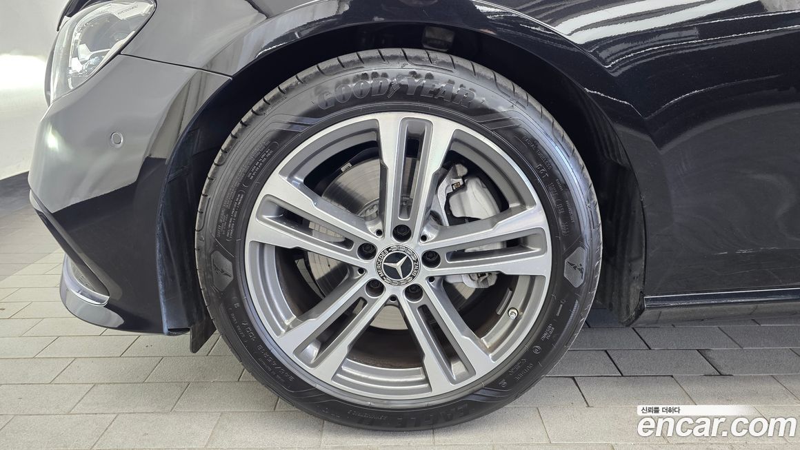 Mercedes-Benz E-Class 2023