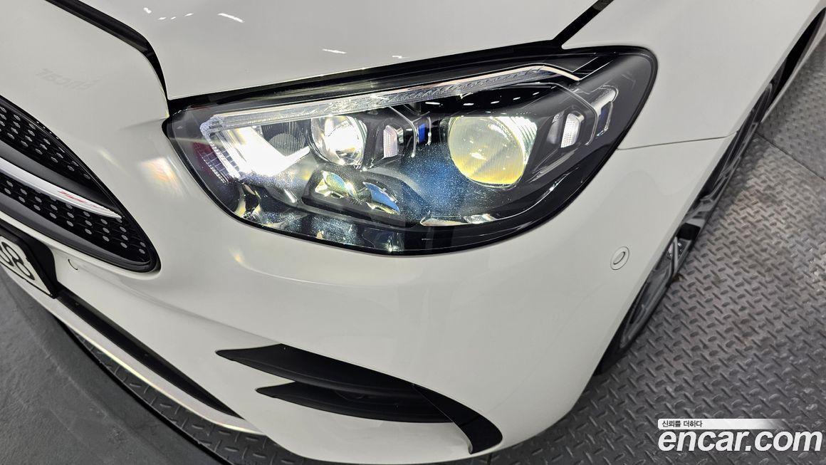 Mercedes-Benz E-Class 2022