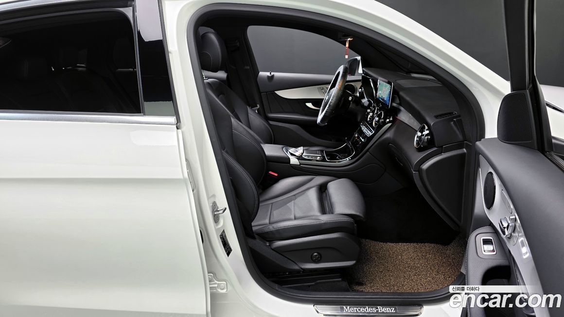 Mercedes-Benz GLC-Class 2021