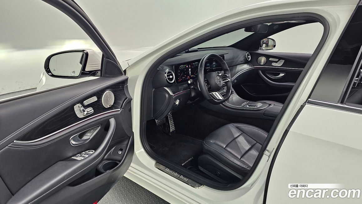 Mercedes-Benz E-Class 2022