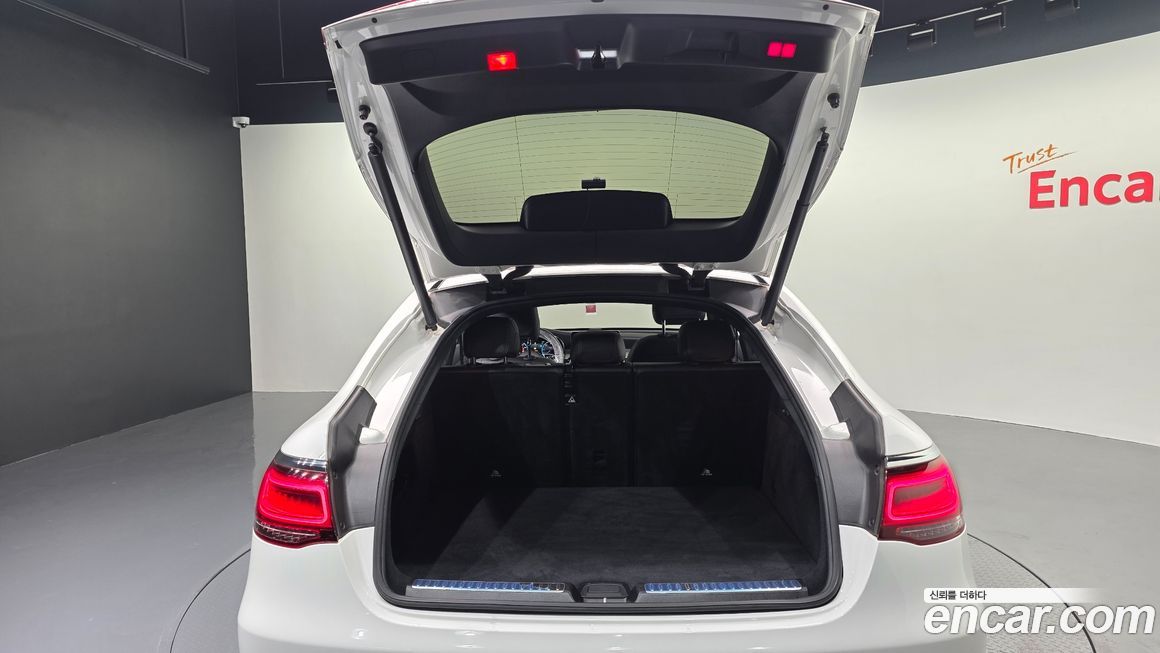 Mercedes-Benz GLC-Class 2021