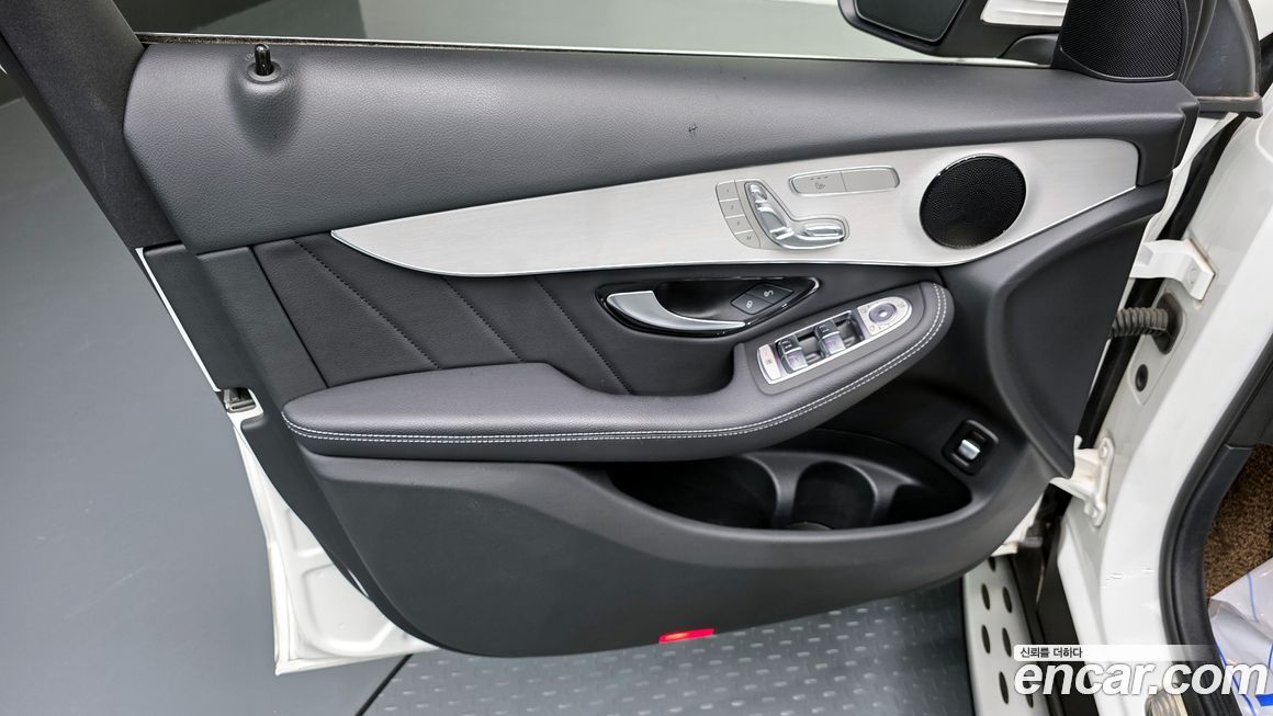 Mercedes-Benz GLC-Class 2021