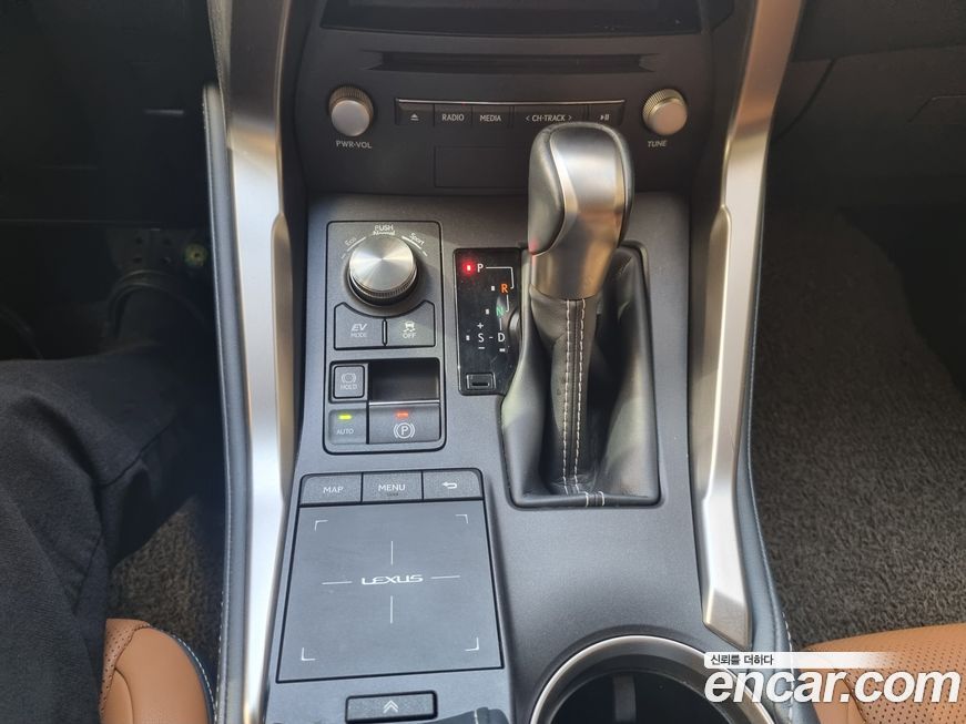 Lexus NX 2021
