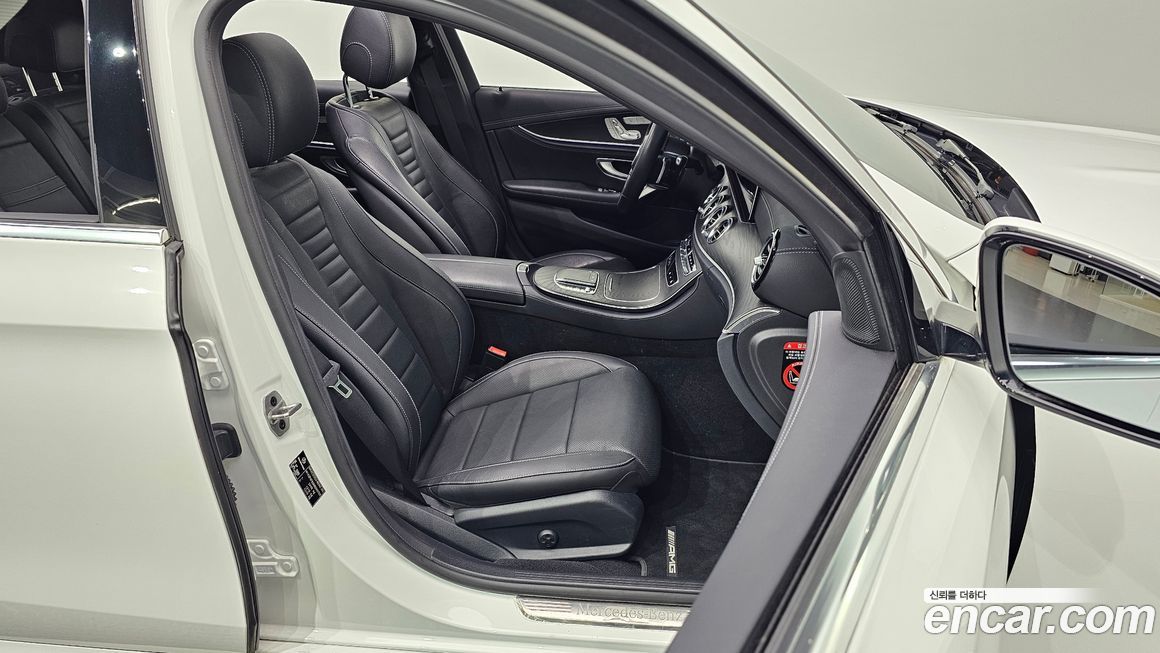 Mercedes-Benz E-Class 2022