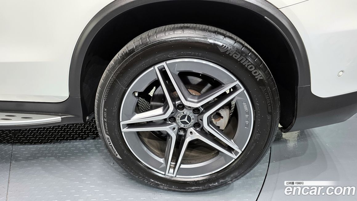 Mercedes-Benz GLC-Class 2021