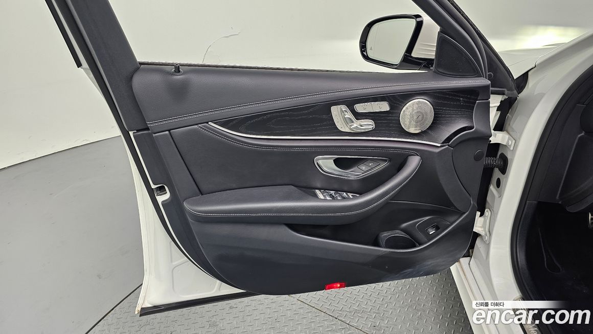 Mercedes-Benz E-Class 2022