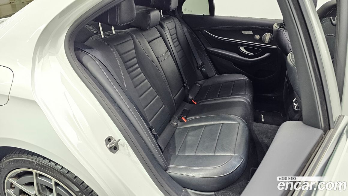 Mercedes-Benz E-Class 2022