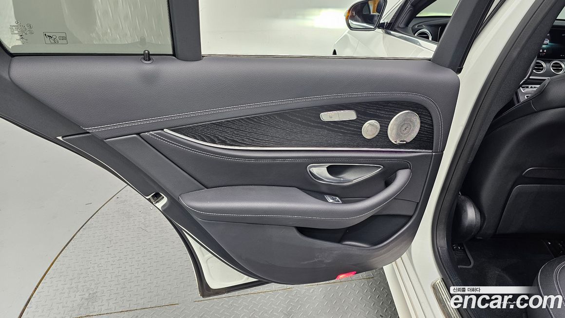 Mercedes-Benz E-Class 2022