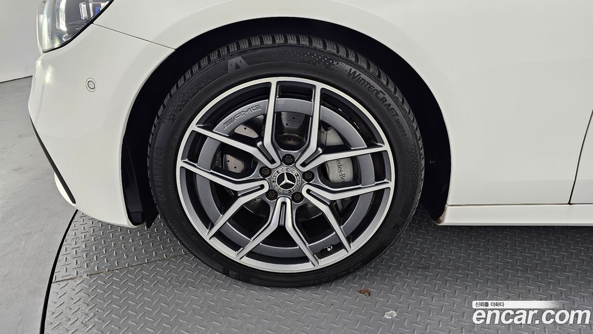 Mercedes-Benz E-Class 2022