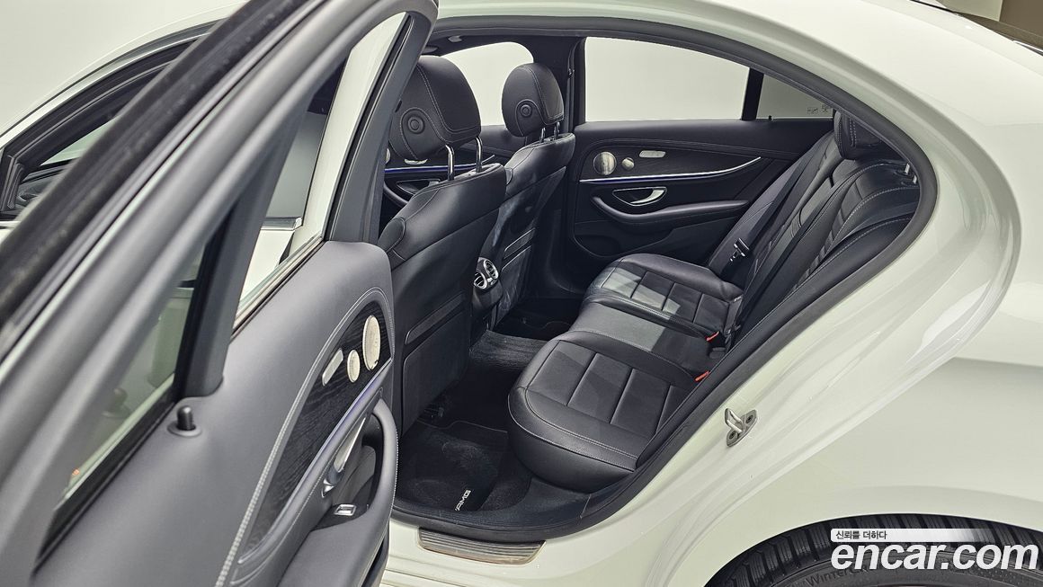 Mercedes-Benz E-Class 2022