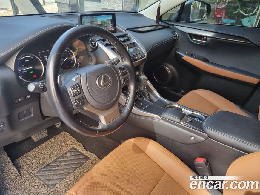 Lexus NX 2021