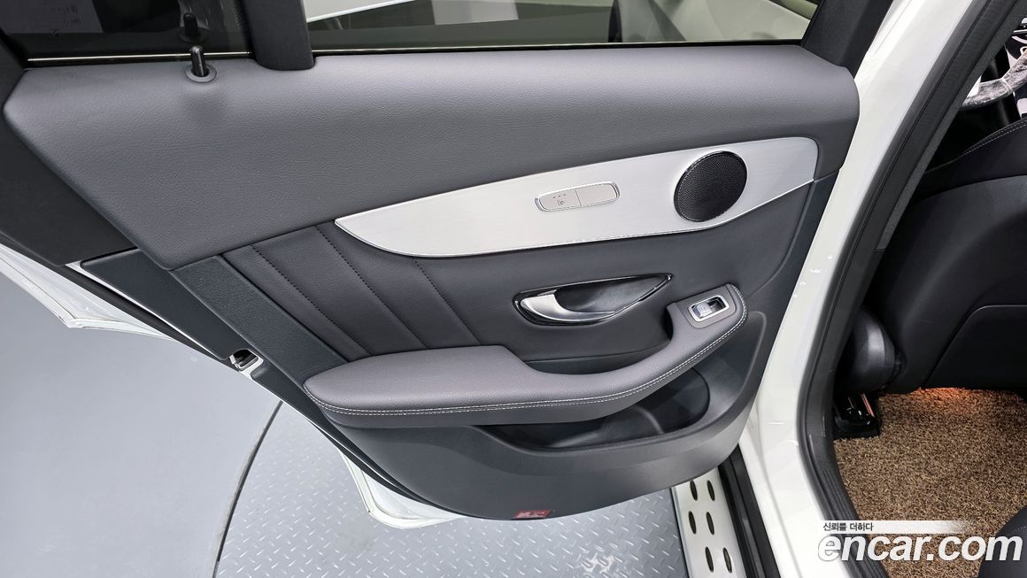 Mercedes-Benz GLC-Class 2021